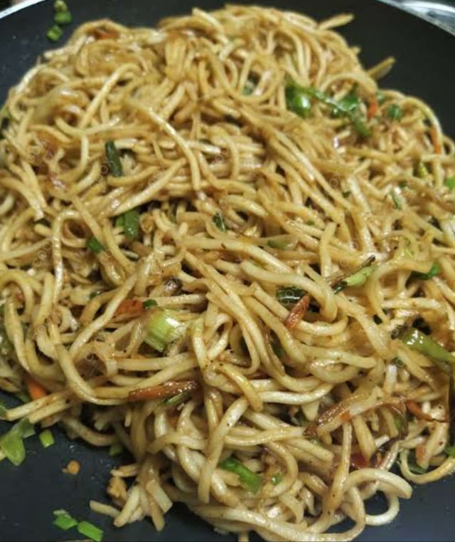 Delicious Veg Hakka Noodles prepared by COOX