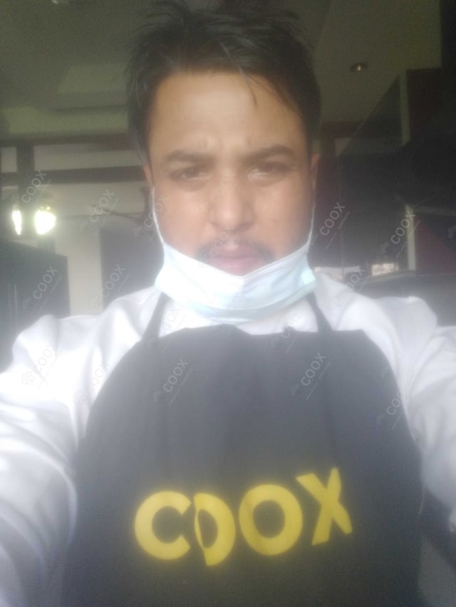 Chef from COOX at bookings. Professional cooks chefs at home