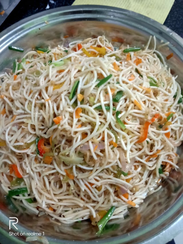 Delicious Veg Hakka Noodles prepared by COOX