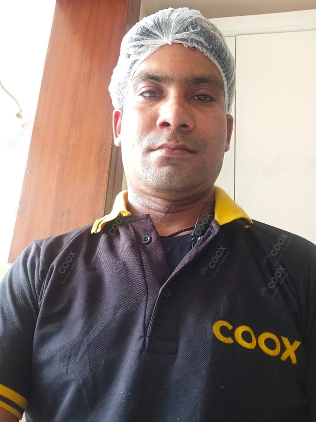 Chef from COOX at bookings. Professional cooks chefs at home