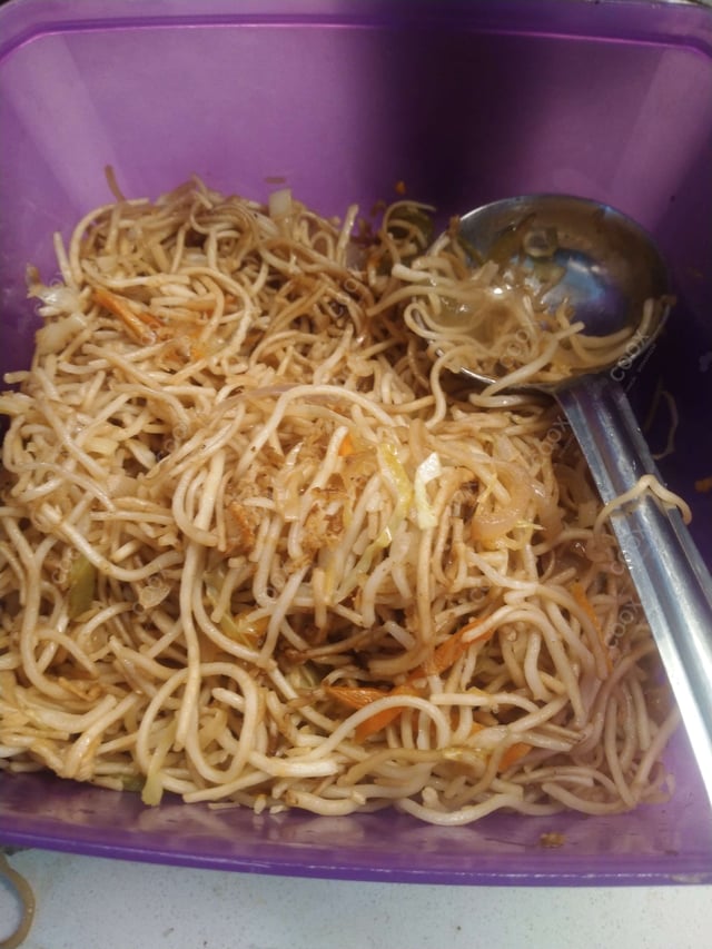 Delicious Veg Hakka Noodles prepared by COOX