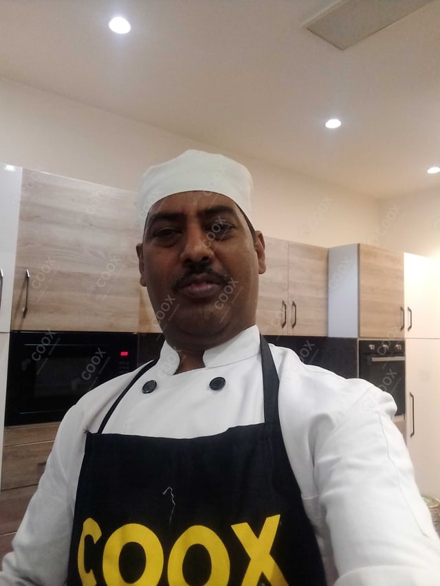 Chef from COOX at bookings. Professional cooks chefs at home