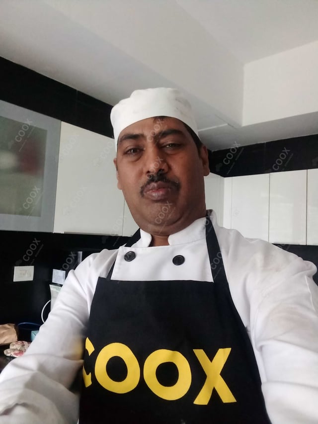 Chef from COOX at bookings. Professional cooks chefs at home