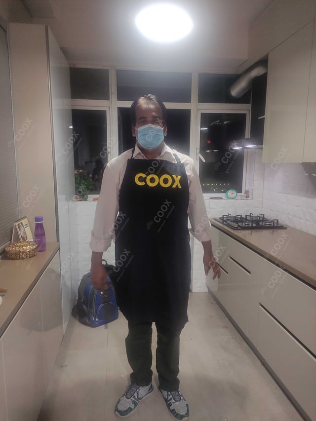 Chef from COOX at bookings. Professional cooks chefs at home