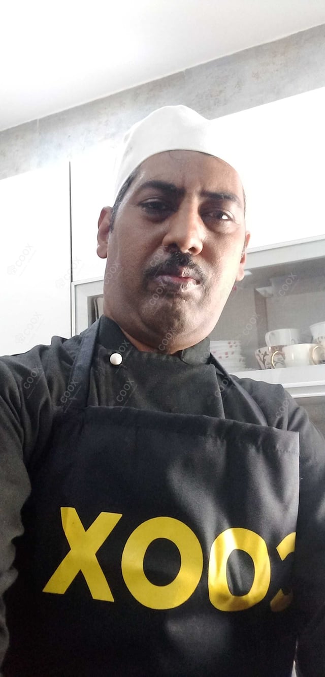 Chef from COOX at bookings. Professional cooks chefs at home