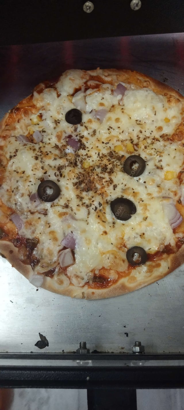 Delicious Veg Pizza prepared by COOX