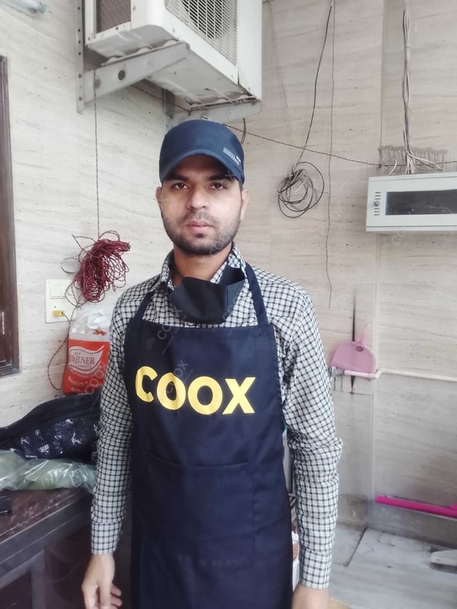 Chef from COOX at bookings. Professional cooks chefs at home