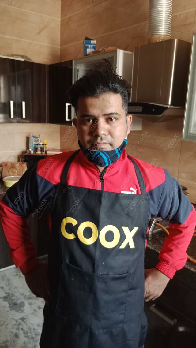 Chef from COOX at bookings. Professional cooks chefs at home