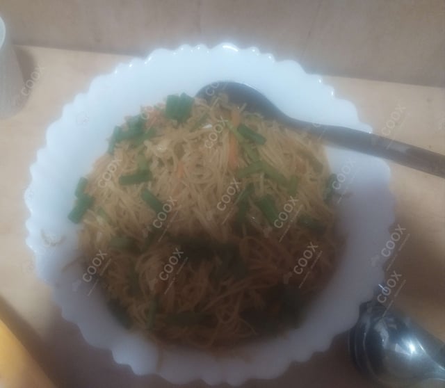 Delicious Veg Hakka Noodles prepared by COOX