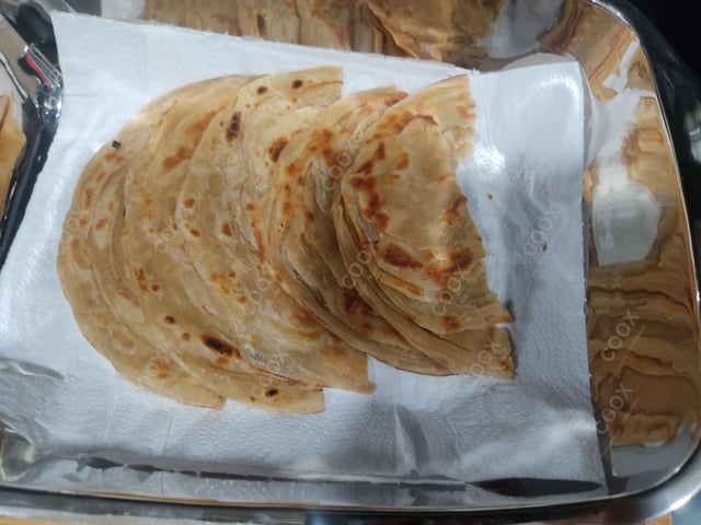 Delicious Naan (Butter / Garlic) prepared by COOX