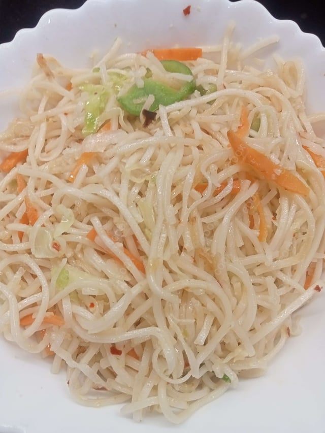 Delicious Veg Hakka Noodles prepared by COOX