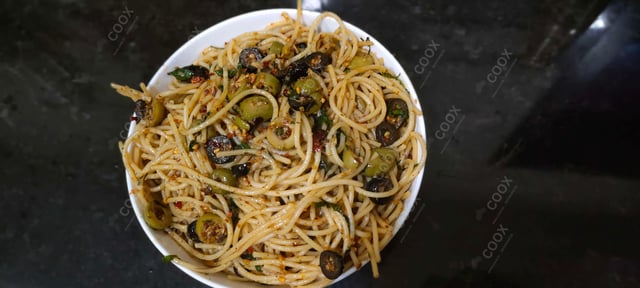 Delicious Spaghetti aglio e olio prepared by COOX