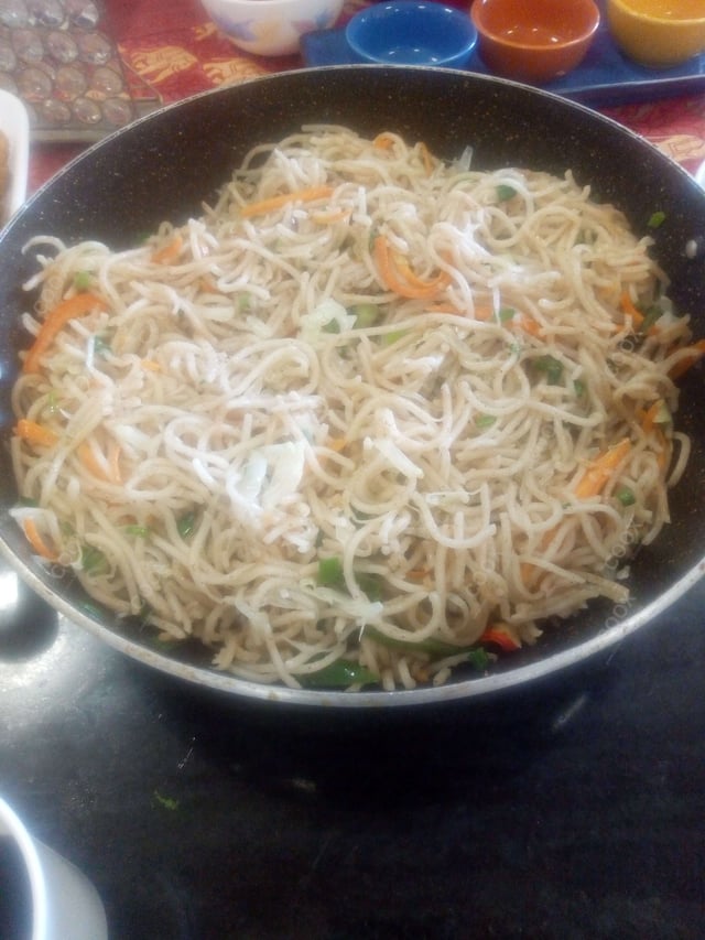 Delicious Veg Hakka Noodles prepared by COOX