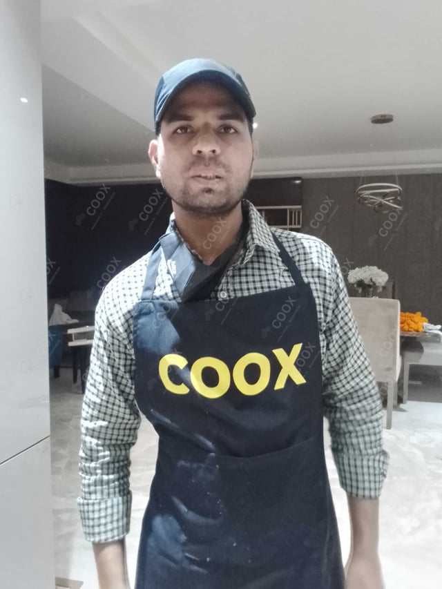 Chef from COOX at bookings. Professional cooks chefs at home