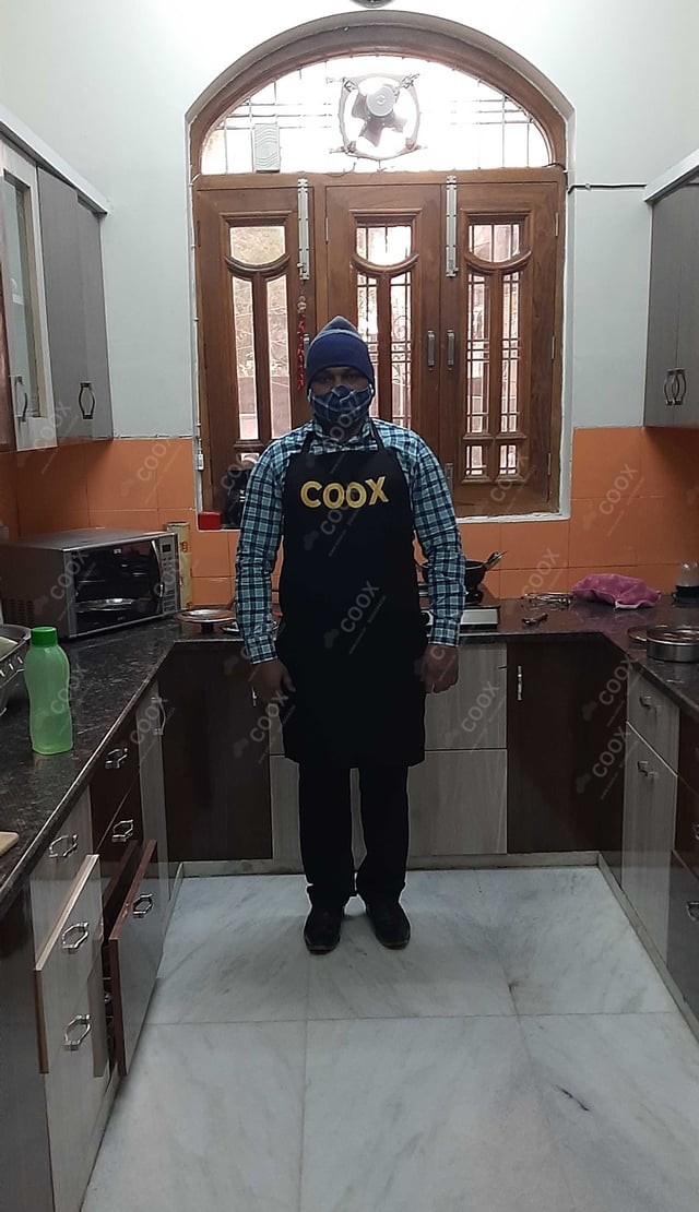 Chef from COOX at bookings. Professional cooks chefs at home