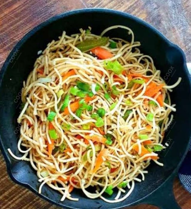 Delicious Veg Hakka Noodles prepared by COOX