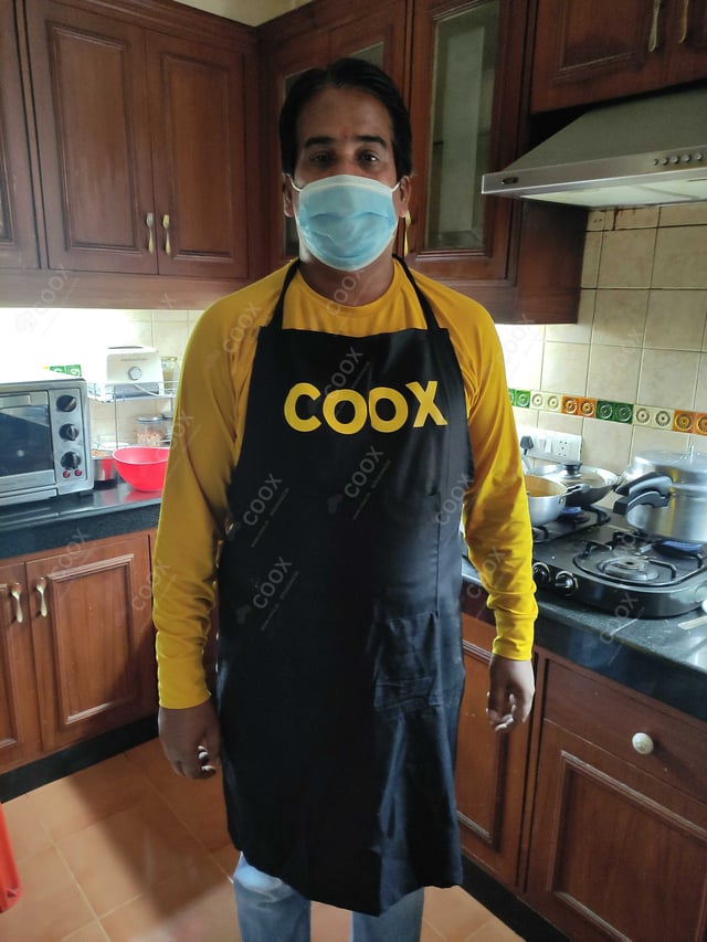 Chef from COOX at bookings. Professional cooks chefs at home