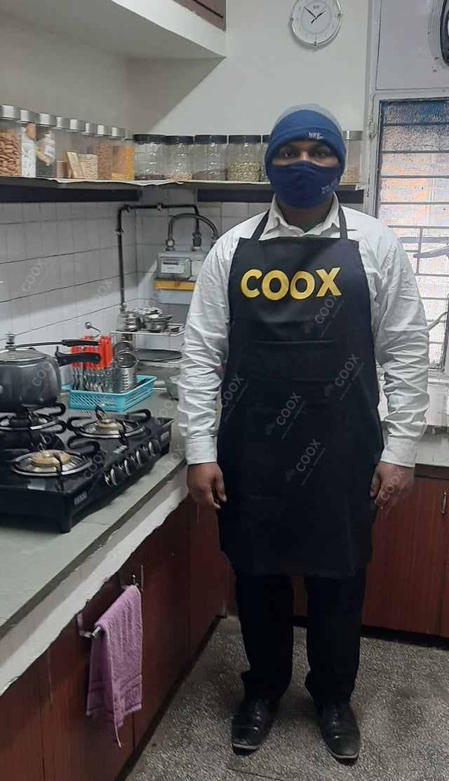 Chef from COOX at bookings. Professional cooks chefs at home