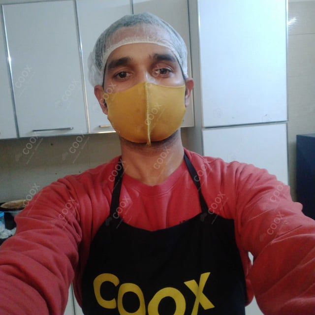 Chef from COOX at bookings. Professional cooks chefs at home