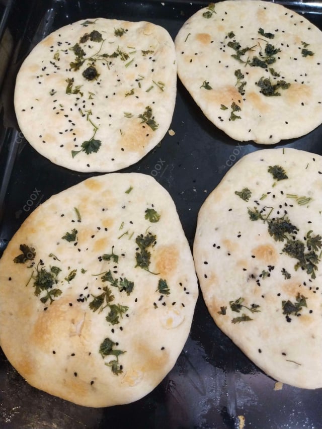 Delicious Naan (Butter / Garlic) prepared by COOX