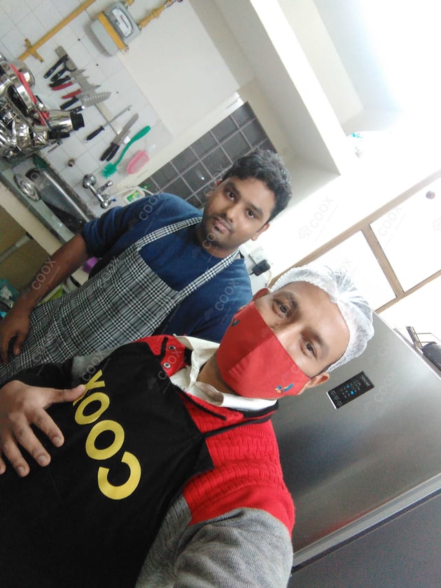 Chef from COOX at bookings. Professional cooks chefs at home