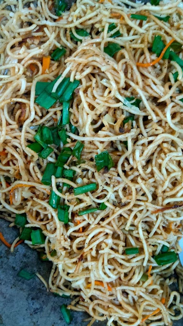 Delicious Veg Hakka Noodles prepared by COOX