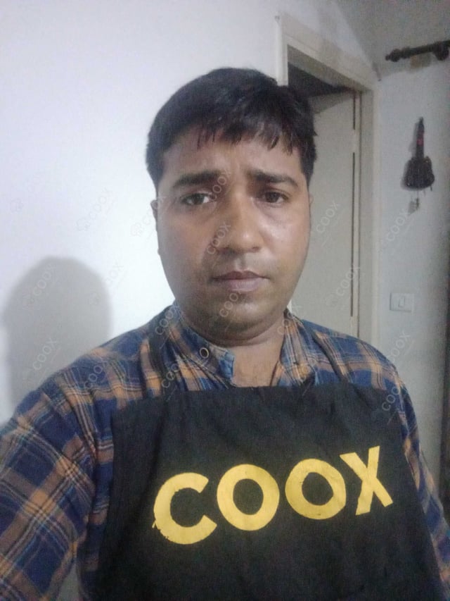 Chef from COOX at bookings. Professional cooks chefs at home