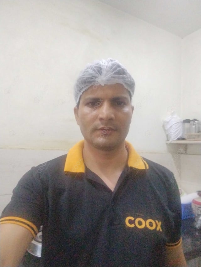 Chef from COOX at bookings. Professional cooks chefs at home