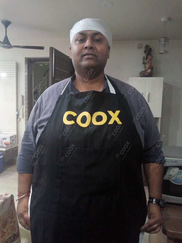 Chef from COOX at bookings. Professional cooks chefs at home