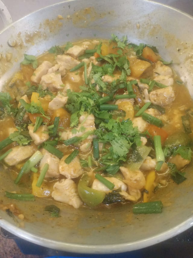 Delicious Thai Basil Chicken prepared by COOX