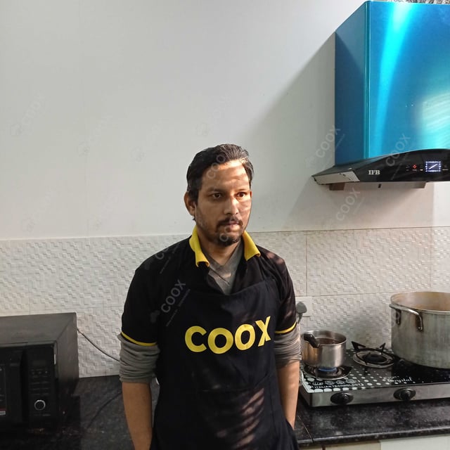 Chef from COOX at bookings. Professional cooks chefs at home