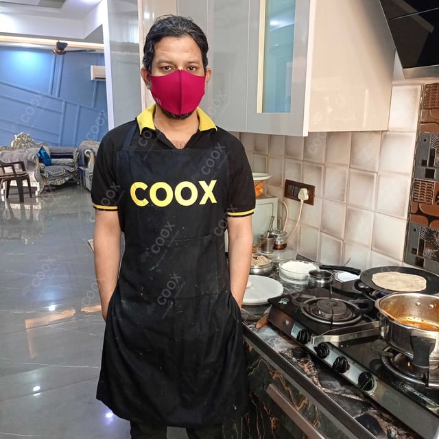 Chef from COOX at bookings. Professional cooks chefs at home