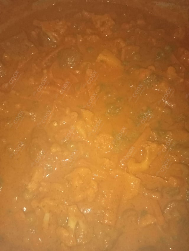 Delicious Vegetable Makhani prepared by COOX