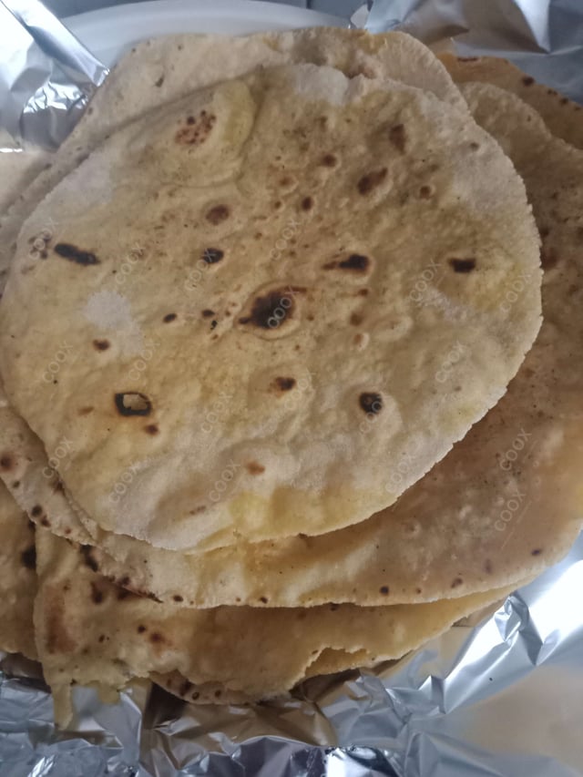 Delicious Makki ki Rotis prepared by COOX