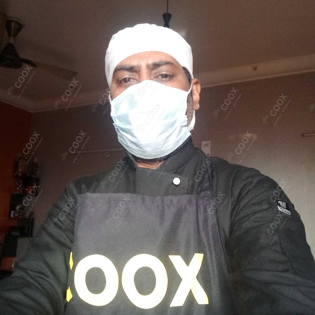 Chef from COOX at bookings. Professional cooks chefs at home