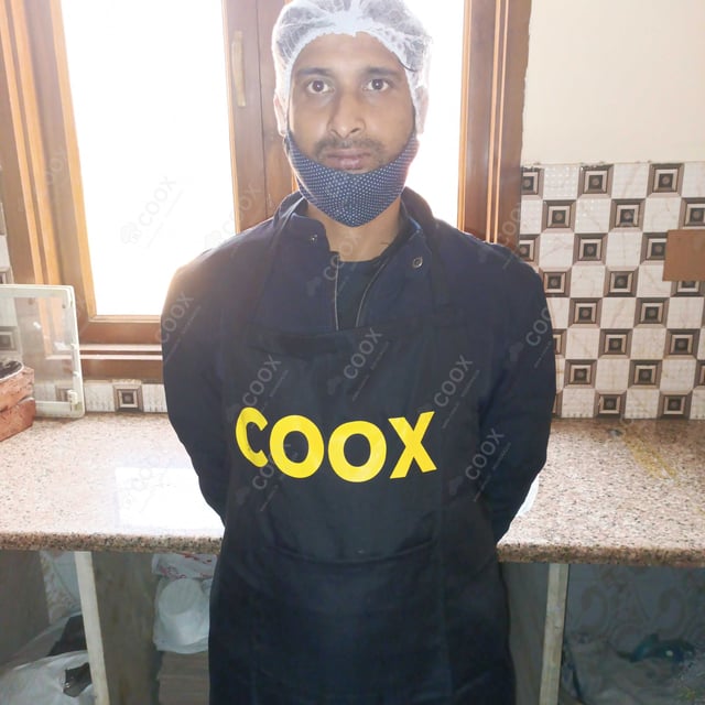 Chef from COOX at bookings. Professional cooks chefs at home