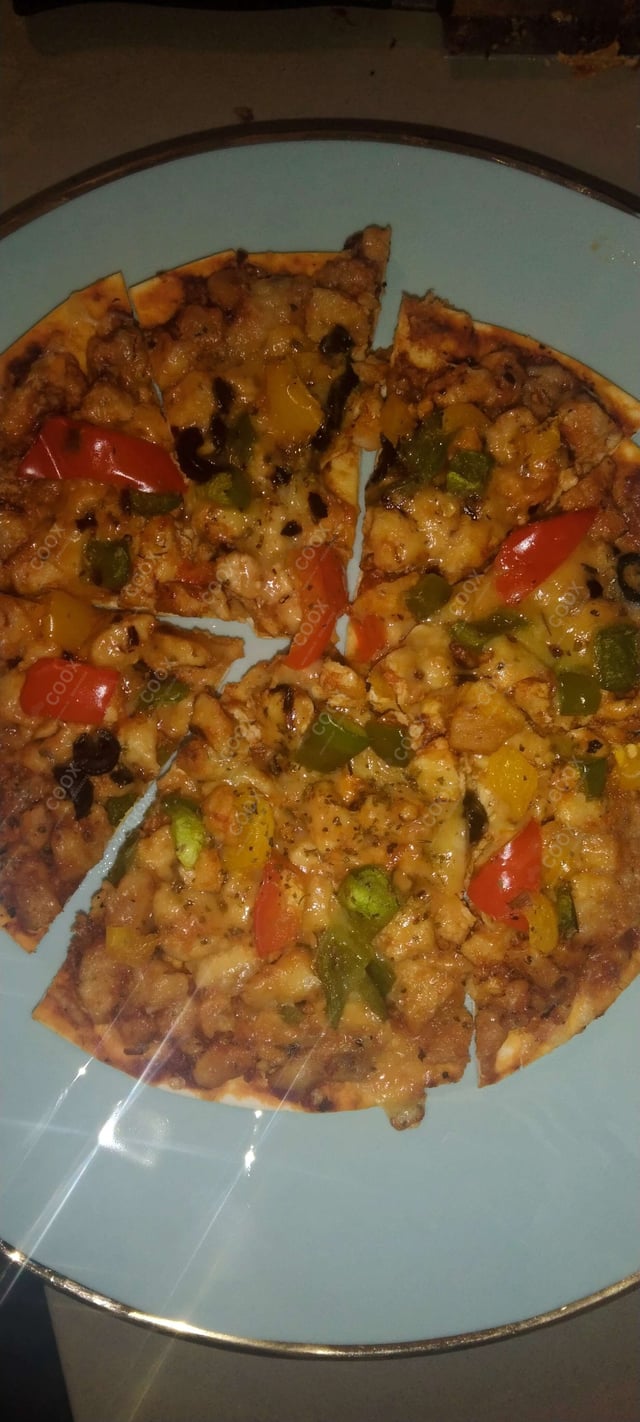 Delicious Chicken Pizza prepared by COOX