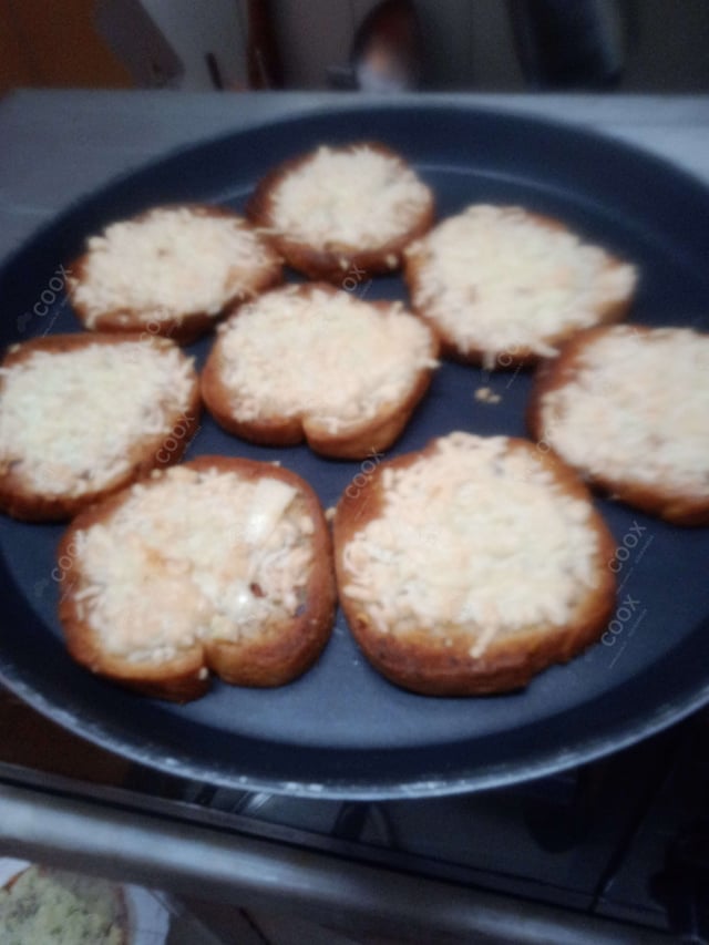 Delicious Garlic Bread with Cheese prepared by COOX