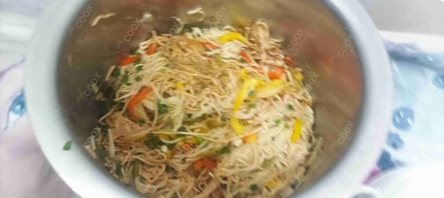 Delicious Veg Hakka Noodles prepared by COOX