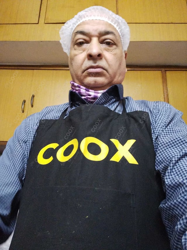 Chef from COOX at bookings. Professional cooks chefs at home