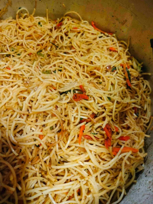 Delicious Veg Hakka Noodles prepared by COOX