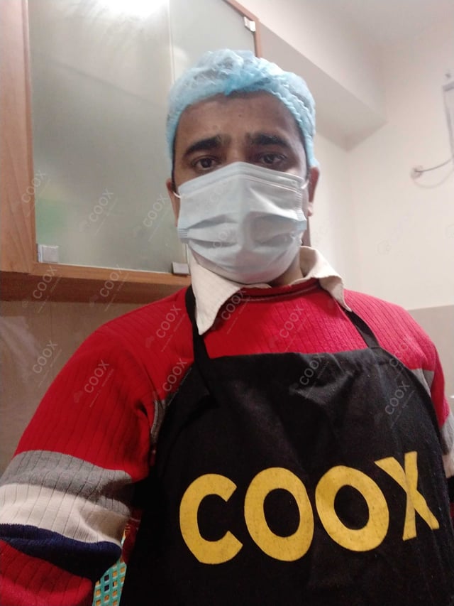 Chef from COOX at bookings. Professional cooks chefs at home