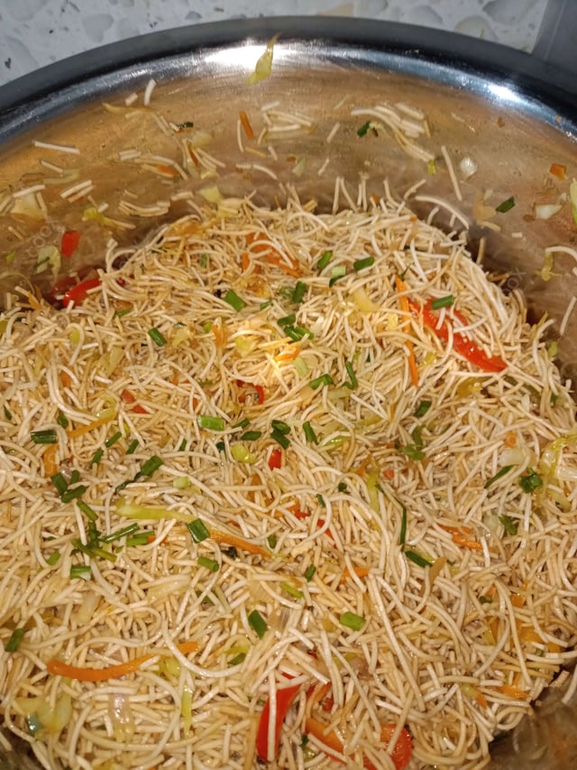 Delicious Veg Hakka Noodles prepared by COOX