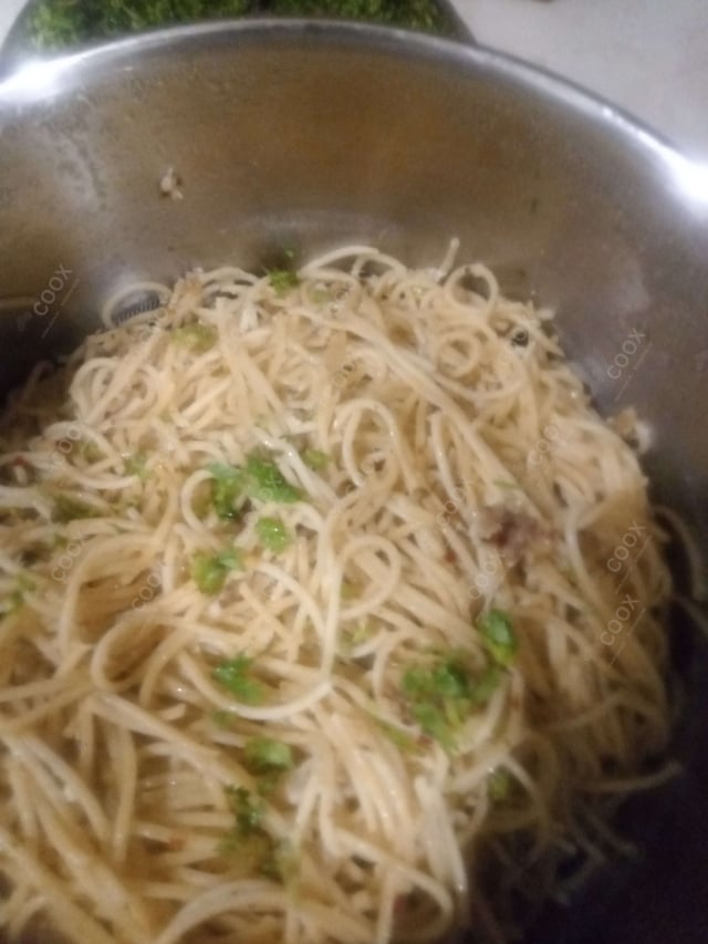 Delicious Spaghetti Aglio e Olio prepared by COOX