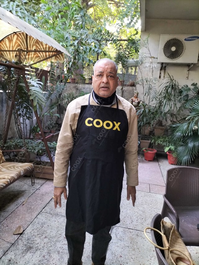 Chef from COOX at bookings. Professional cooks chefs at home