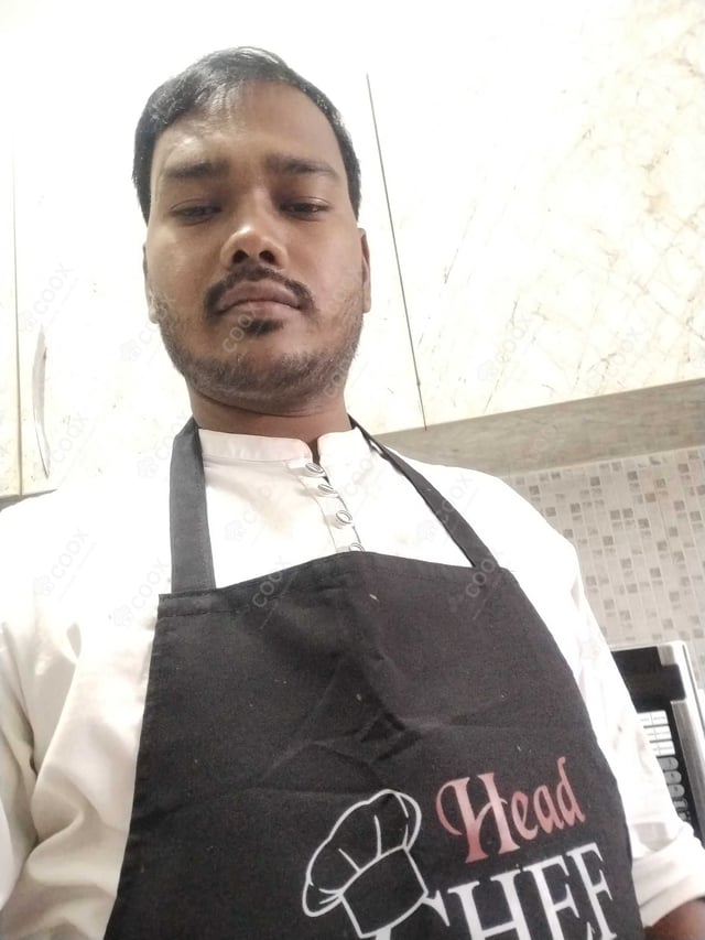 Chef from COOX at bookings. Professional cooks chefs at home