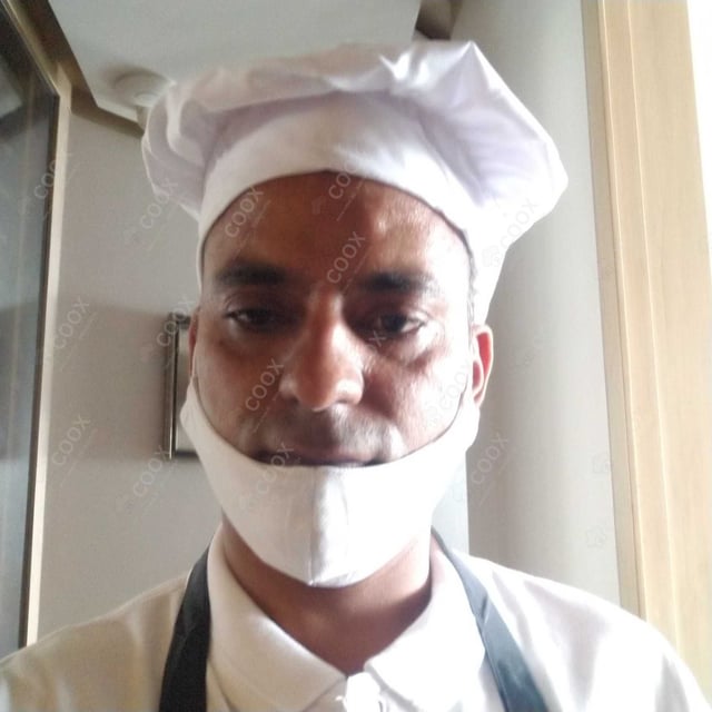 Chef from COOX at bookings. Professional cooks chefs at home