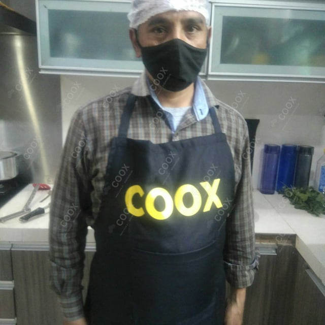 Chef from COOX at bookings. Professional cooks chefs at home