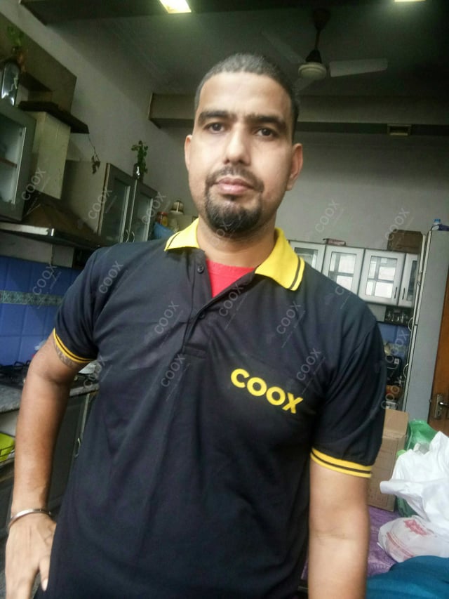 Chef from COOX at bookings. Professional cooks chefs at home