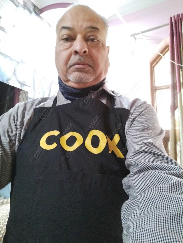 Chef from COOX at bookings. Professional cooks chefs at home